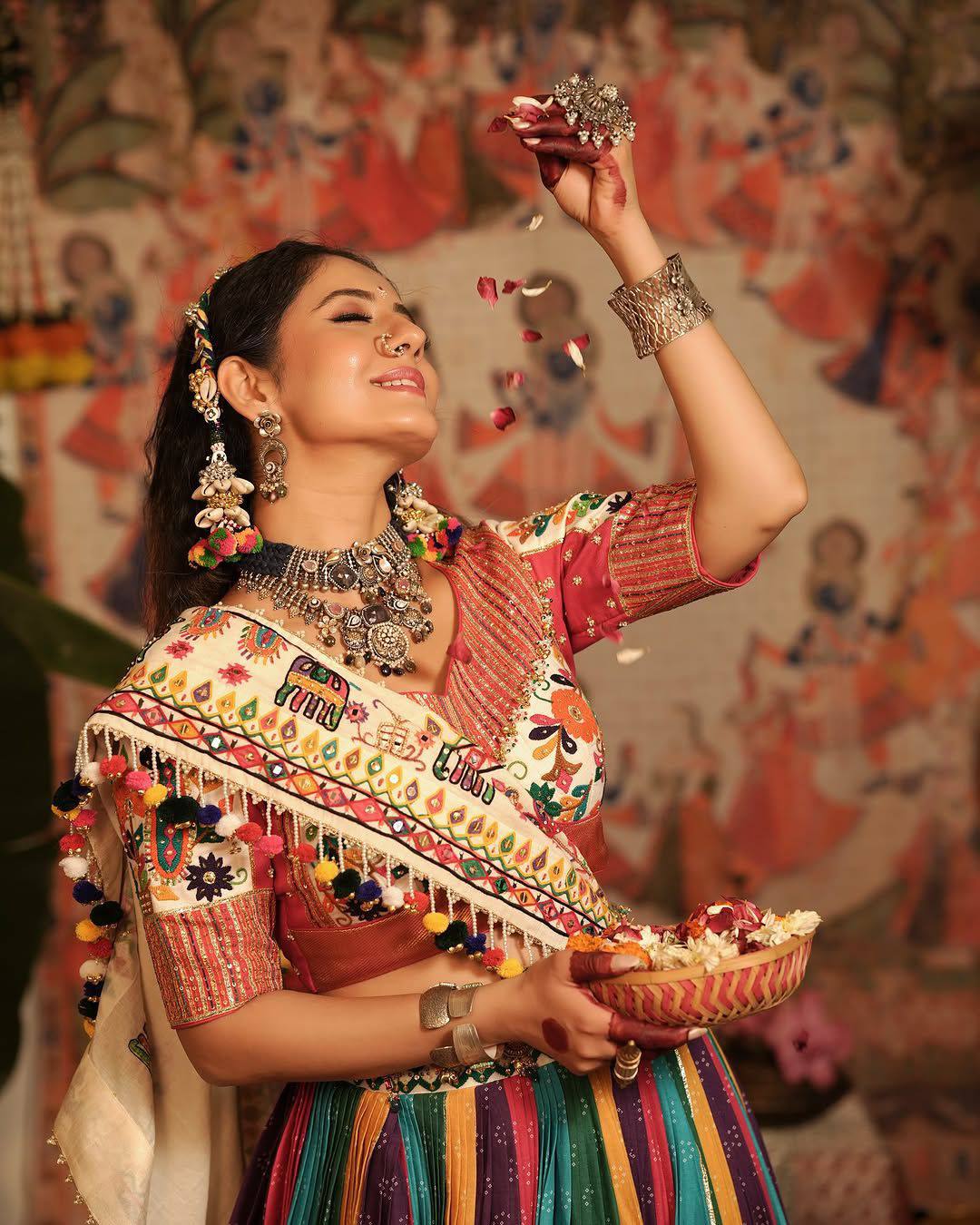 PRESENTING NEW TRENDING NAVRATRI SPECIAL CHANIYA CHOLI